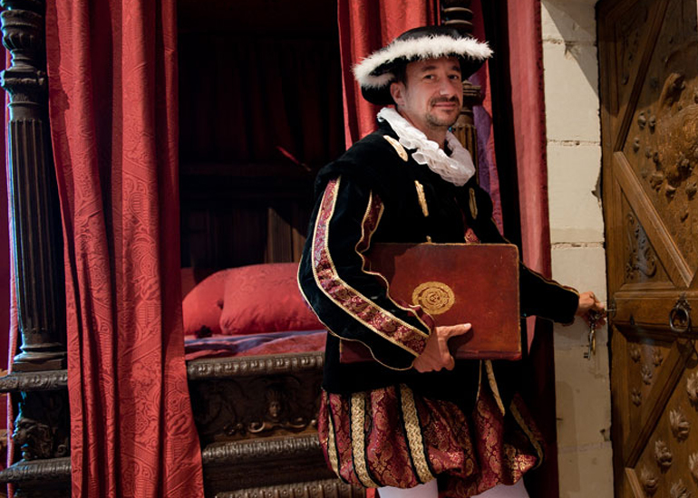 Rencontre un personnage du passé grâce à la visite ludique au château de Chambord — Châteaux & Monuments à Loir-et-Cher