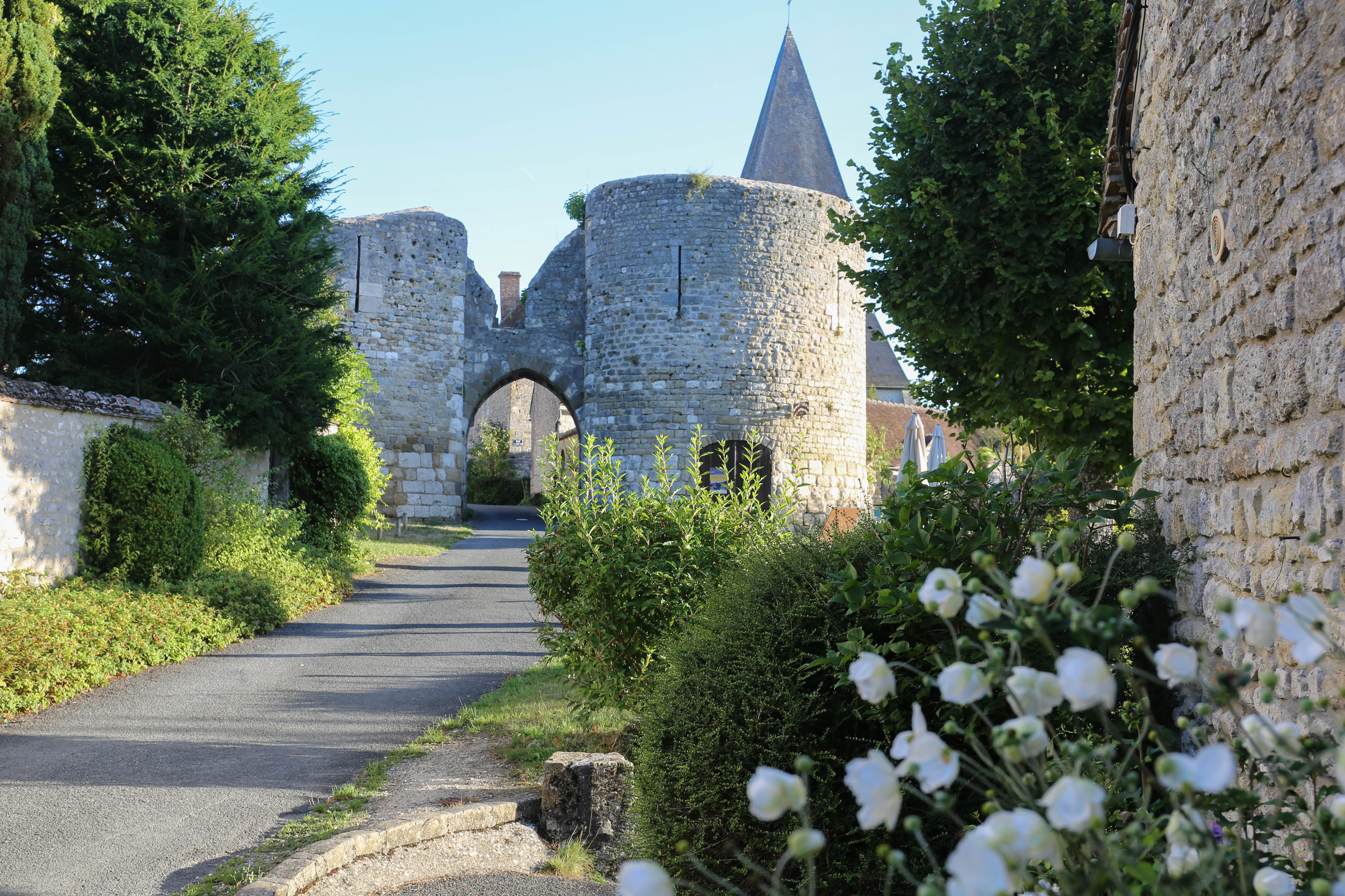 Forteresse médiévale et village de Yèvre-le-Châtel Image de couverture