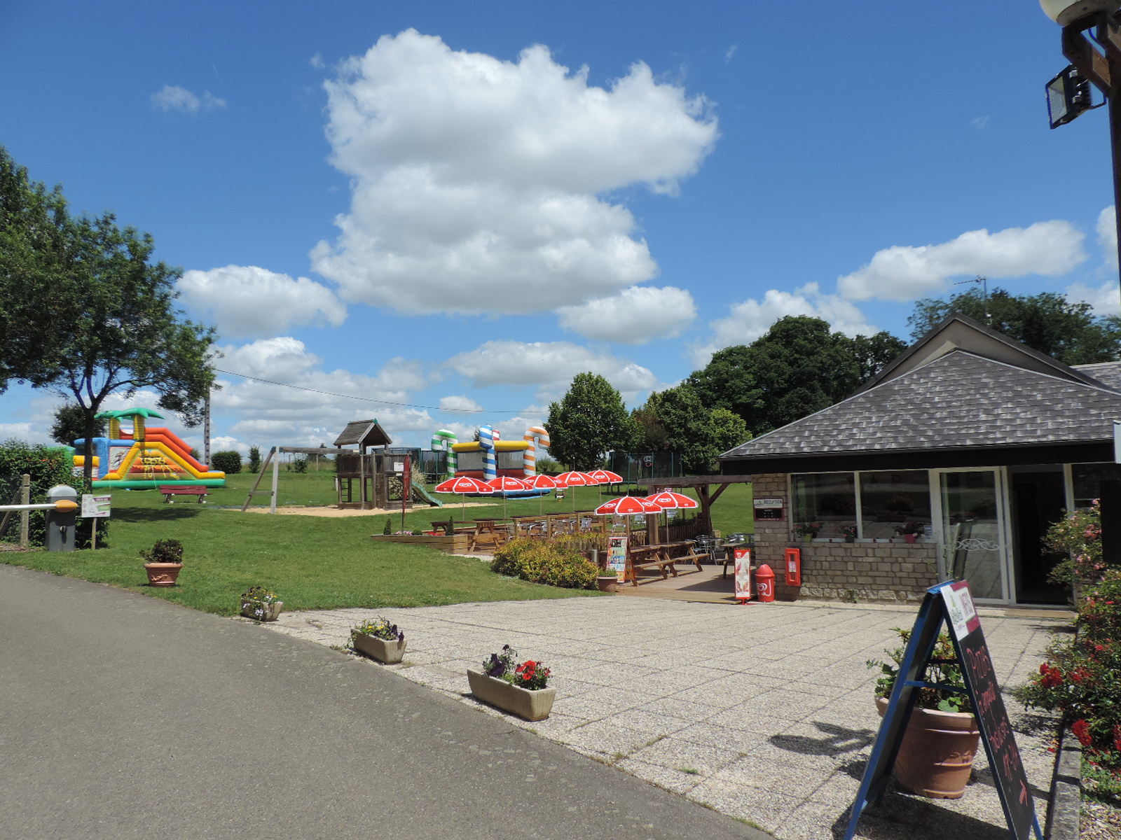 Camping "Le Bois Fleuri", Illiers-Combray - photo 17