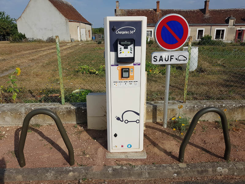 Borne de charge électrique pour voiture et vélo  France Centre-Val de Loire Indre Pouligny-Notre-Dame 36160