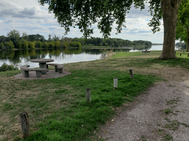 Aire de pique-nique à Beaugency (promenade de Barchelin)