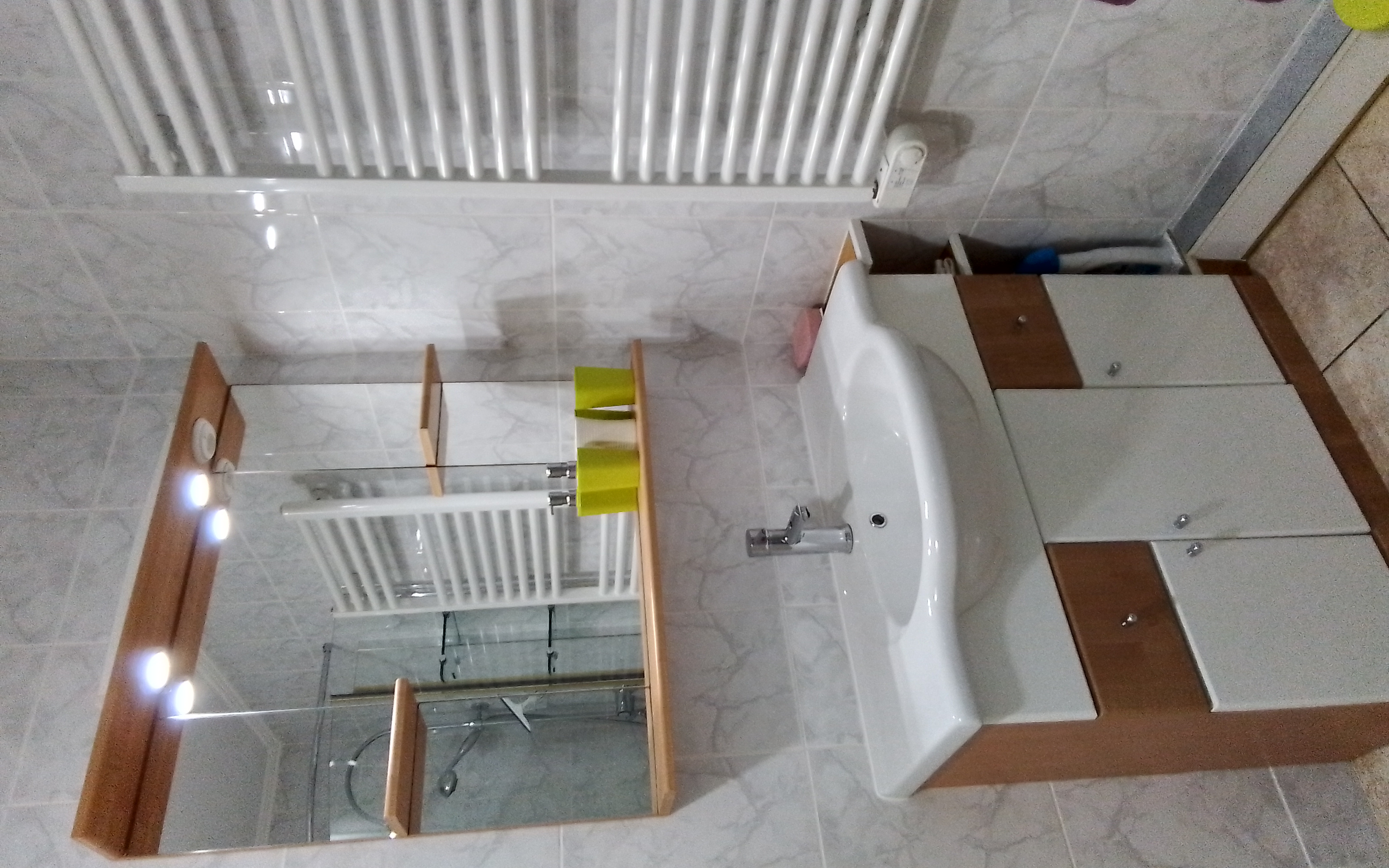 La maison bleue, Thésée