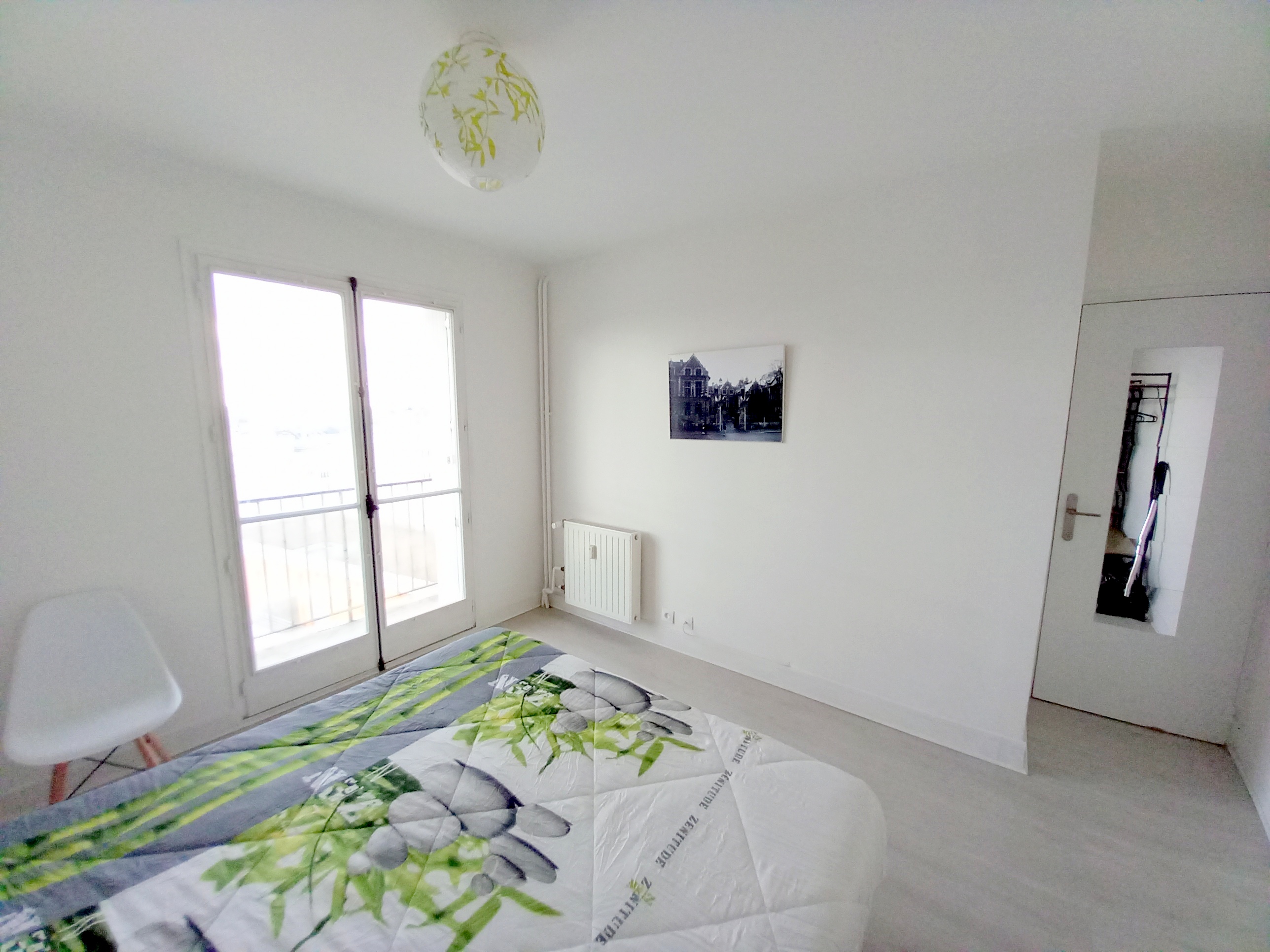 Appartement studio 2 personnes avec balcon face gare SNCF Orléans