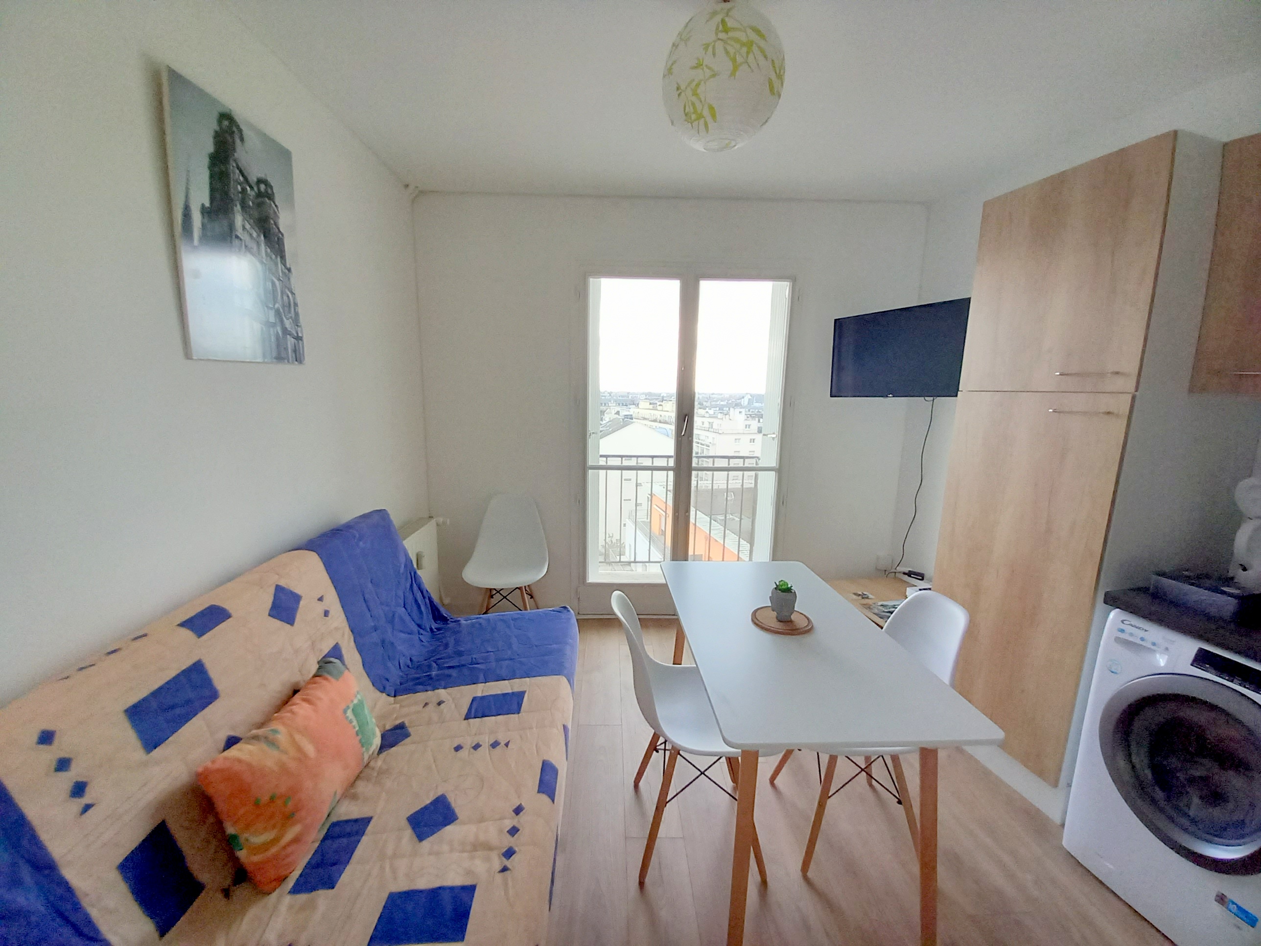 Appartement studio 2 personnes avec balcon face gare SNCF Orléans - photo 2