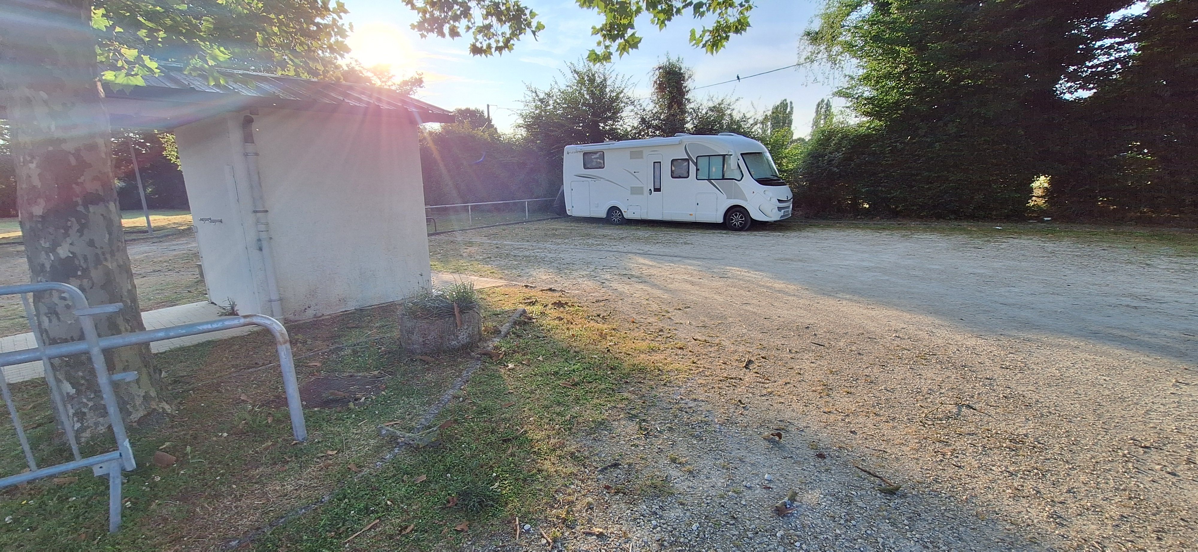 Aire de service de Levet, Levet