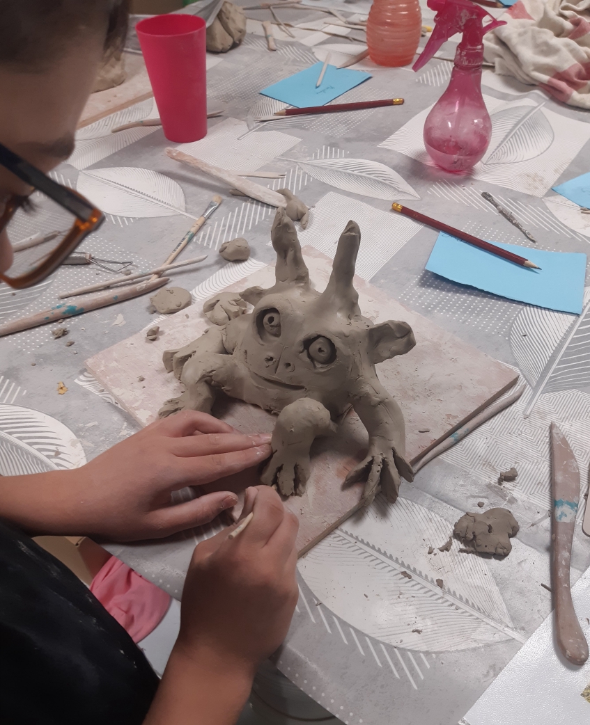 Atelier de modelage d'argile parents/enfants vacances de Pâques : les animaux fantastiques