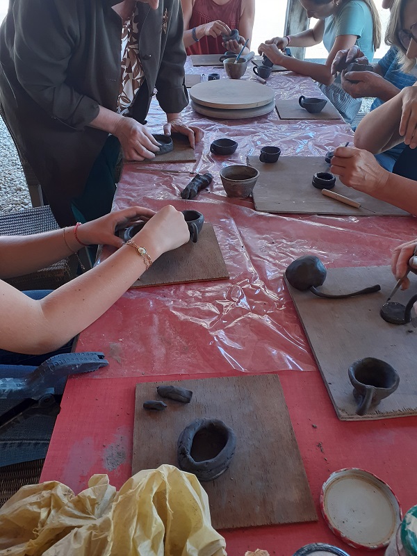 Les petites mains: Atelier terre enfants/parents