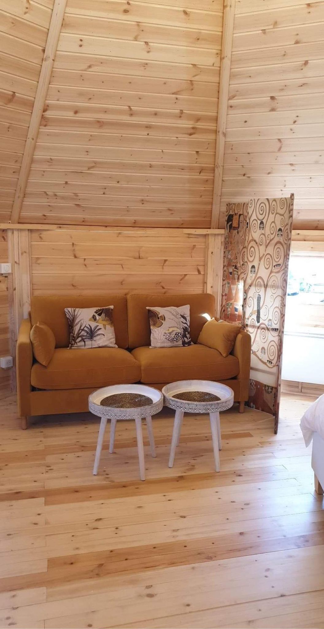 Ô Kota divin, Bannay