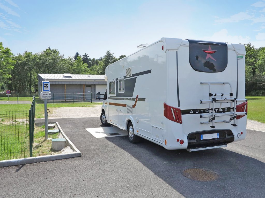 Aire de services municipale pour camping-car