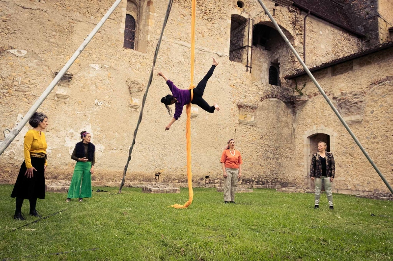 Spectacle vocal et acrobatique "Ce à quoi nous tenons"