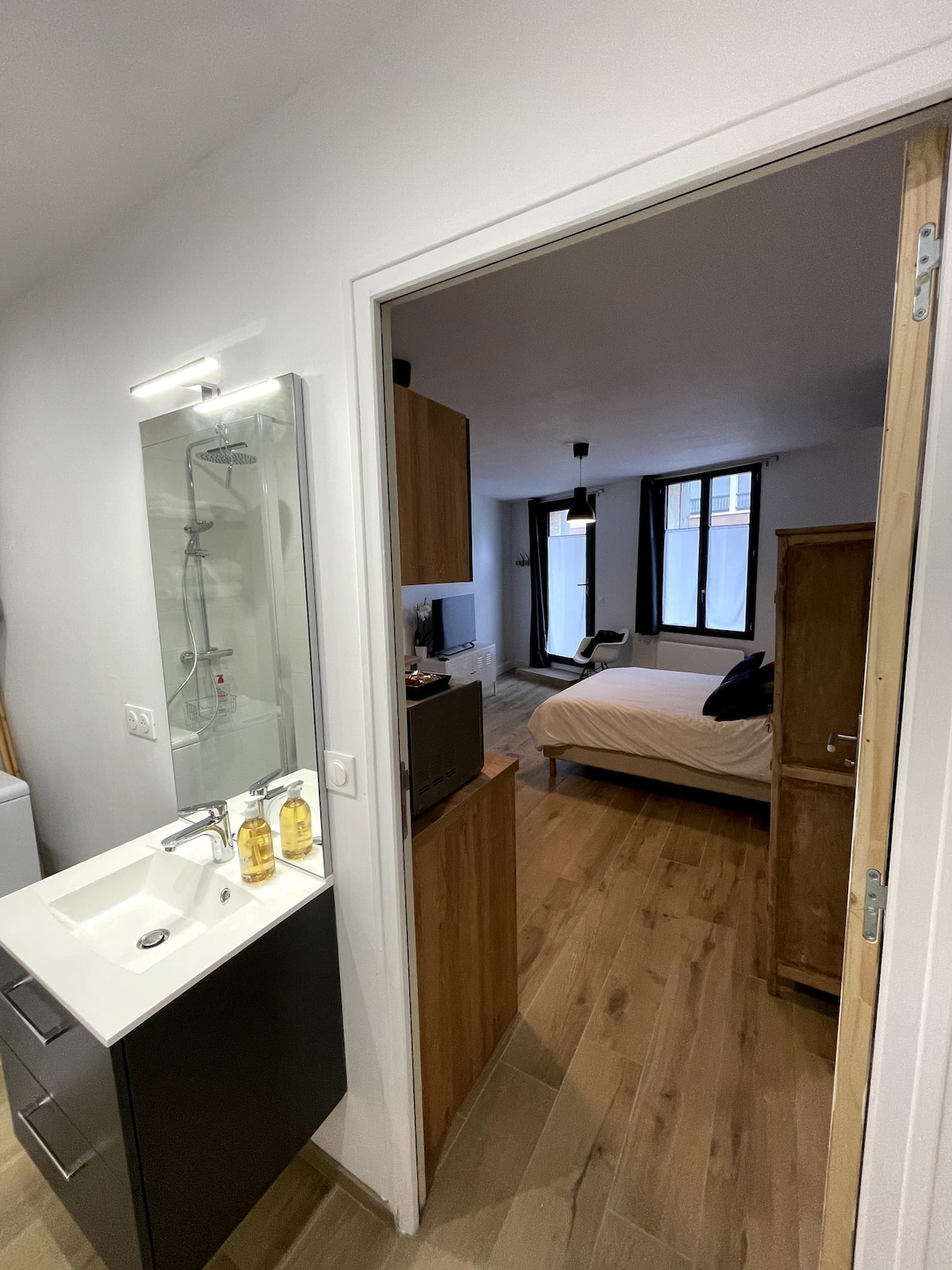 Studio central, parking, lit Queen size par ALP Chartres