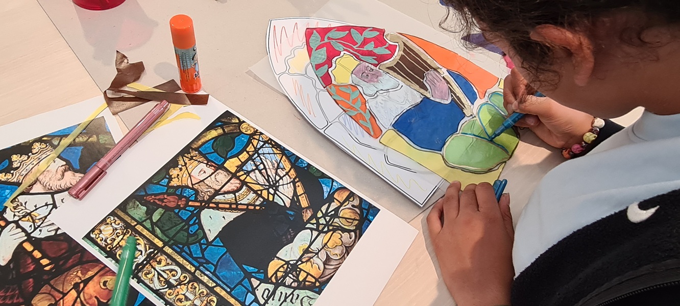 Atelier réinvente les vitraux de l'abbatiale