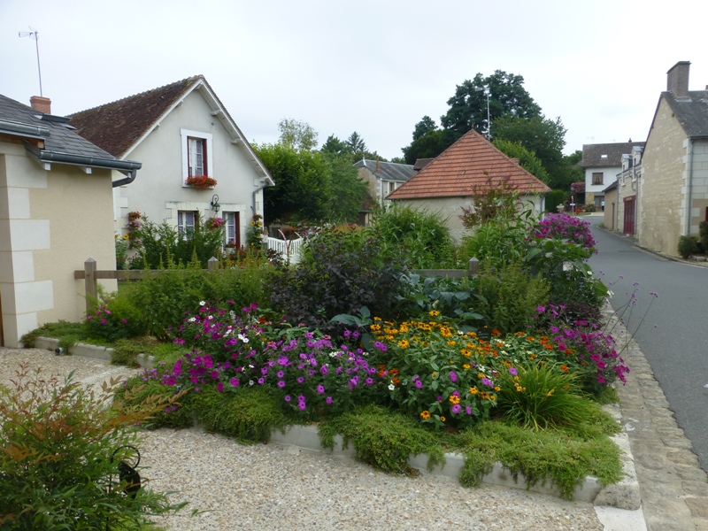 Visite du village fleuri de Veuil, Veuil - photo 2