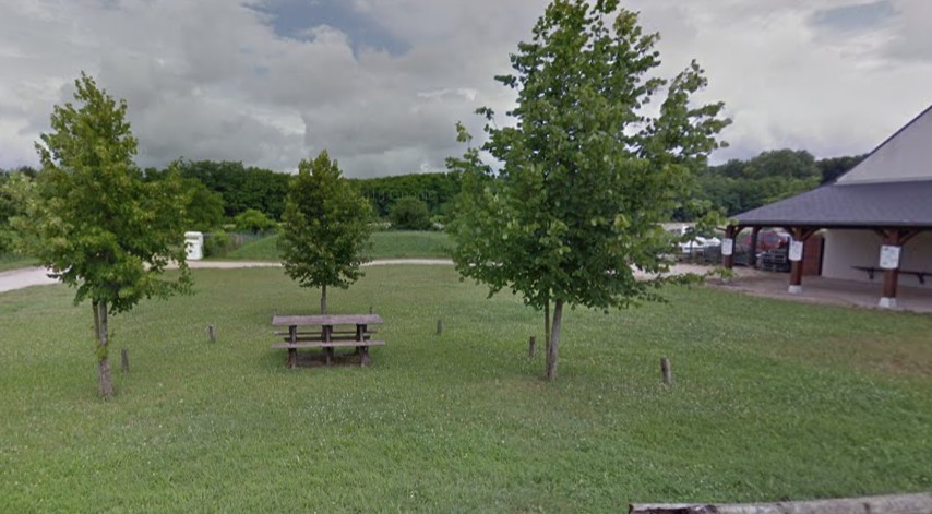 Aire de pique-nique à Mézières-lez-Cléry