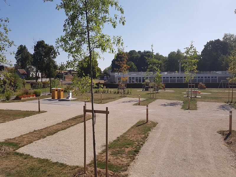 Aire de camping-car Nouans-les-Fontaines, Nouans-les-Fontaines - photo 3