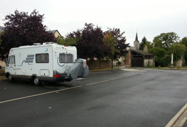Saint Gondon – Aire de services municipale camping car©