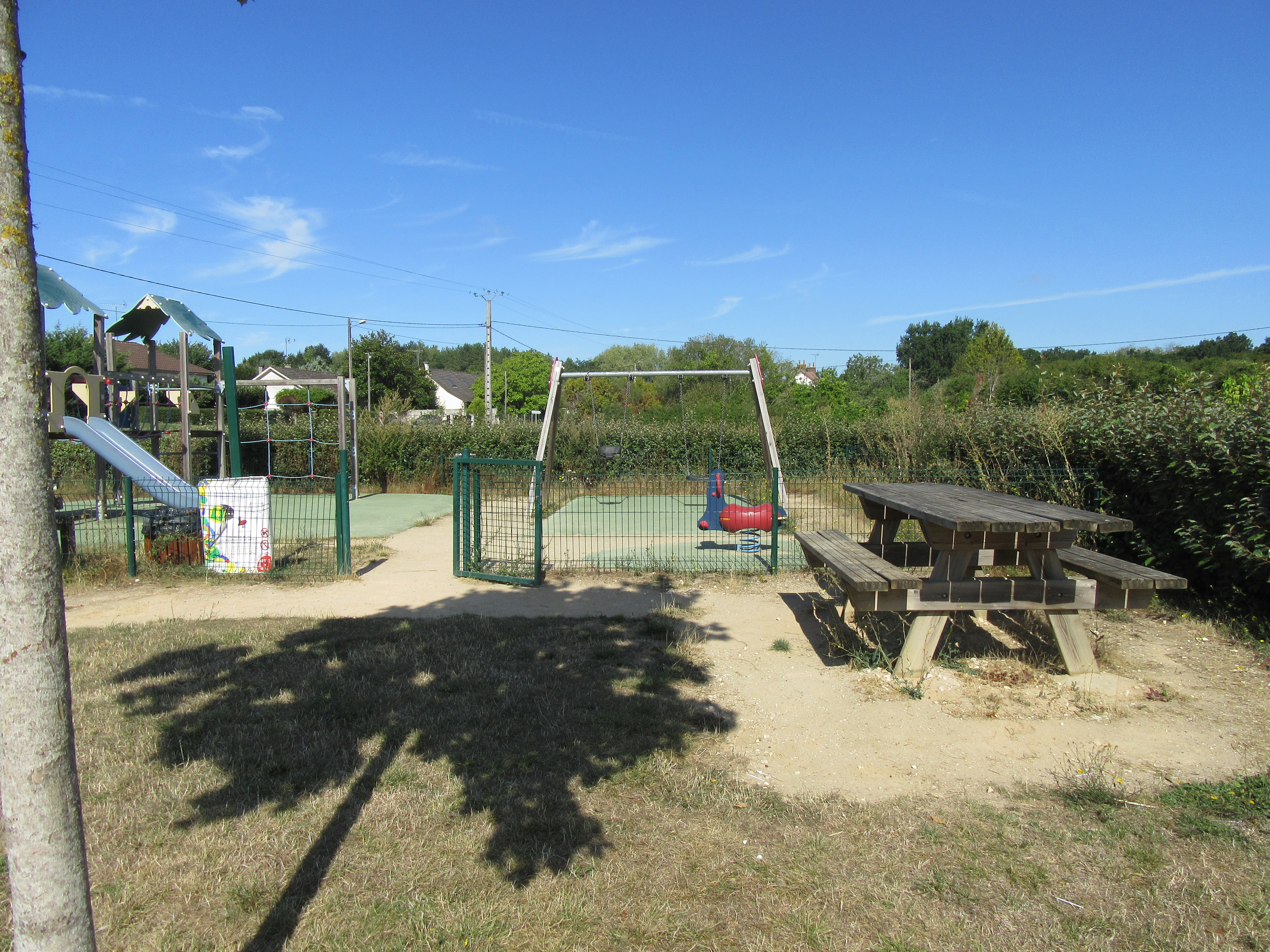 Aires de pique-nique de Varennes Changy, Varennes-Changy - photo 2