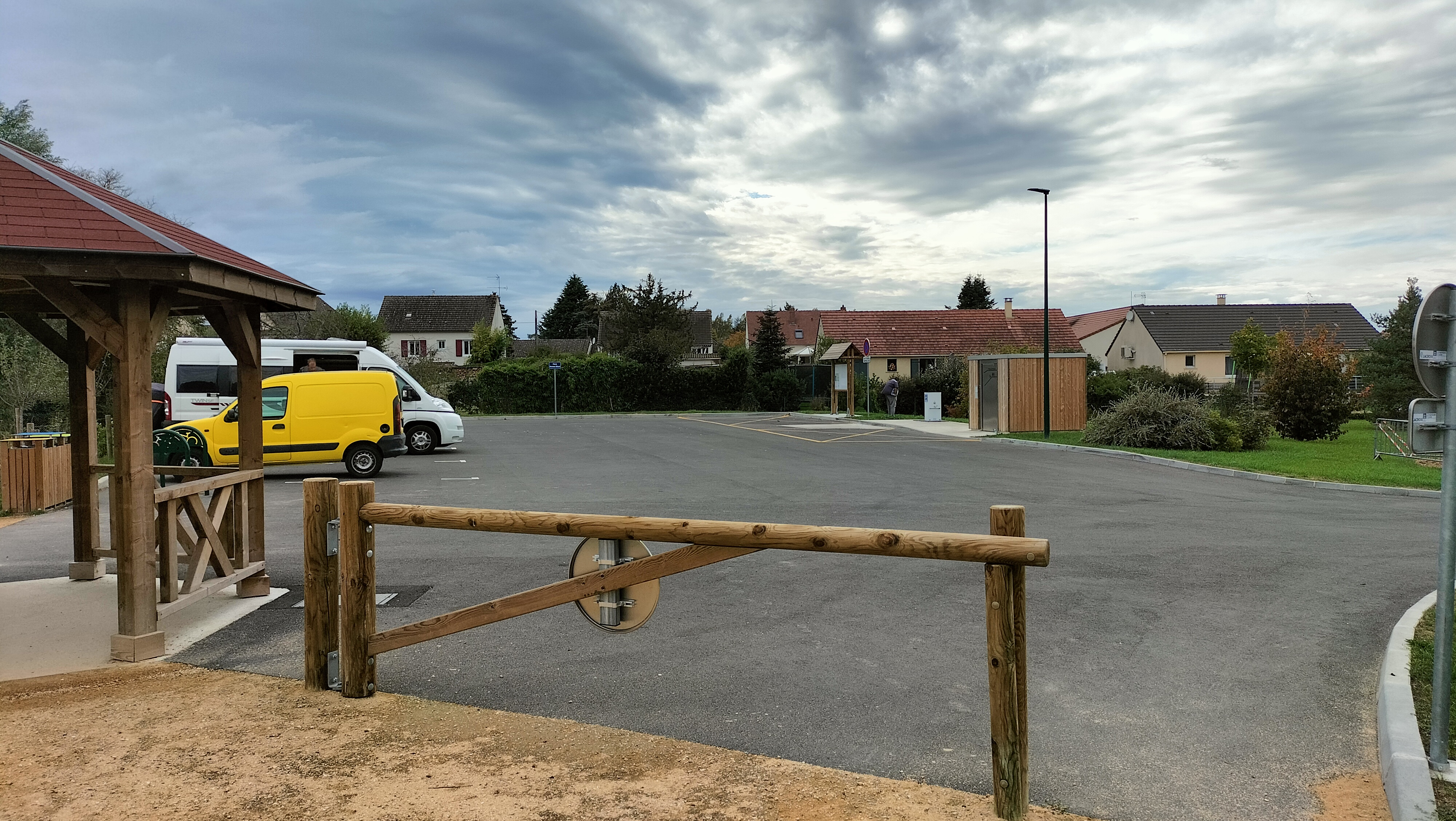 Aire de stationnement pour camping-car, Nogent-sur-Vernisson - photo 2