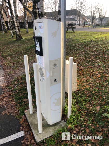 Borne de recharge pour voitures électriques