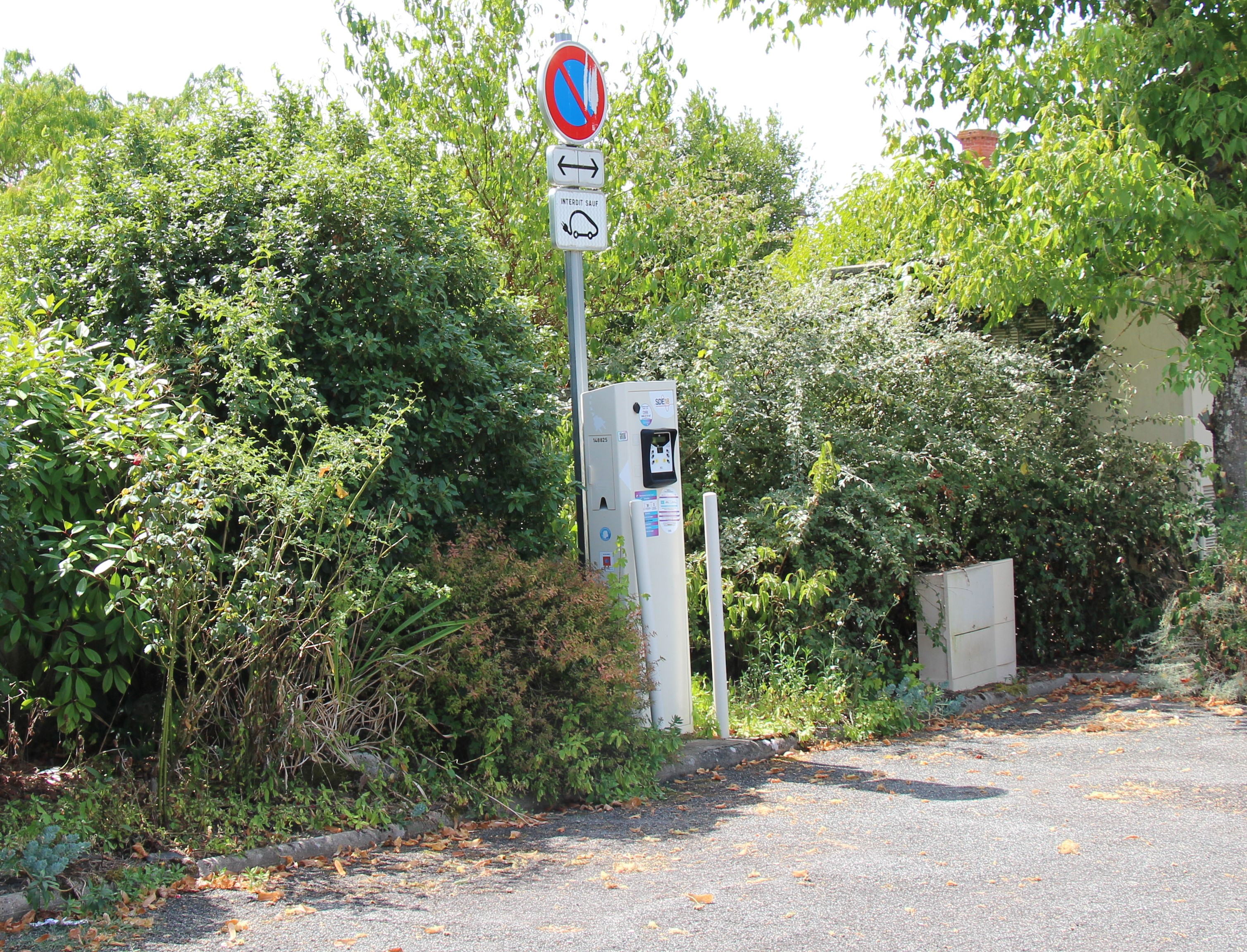 Borne de recharge pour voitures électriques à Maisonnais