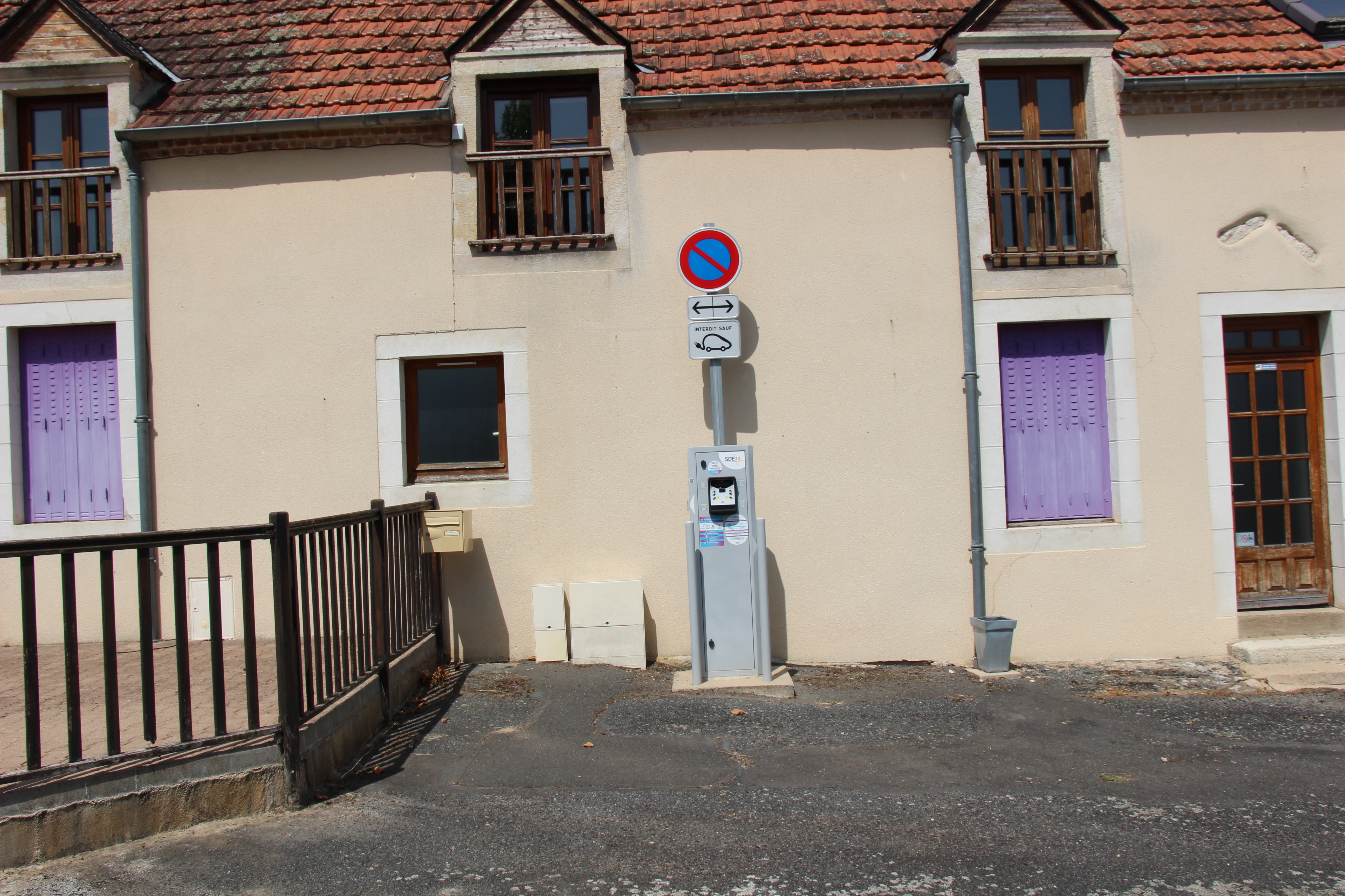 Borne de recharge pour voitures électriques à Reigny