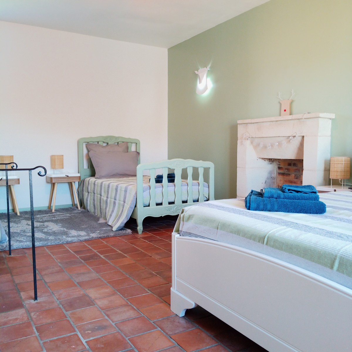 Au repos des elfes - Le grand Chevreuil au nez vert, Braye-sous-Faye - photo 20