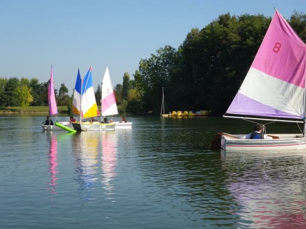 Location de paddles et pédalos à la base nautique et animations sur le site de Belle-Isle — photo 2