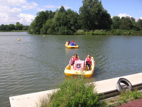 Location de paddles et pédalos à la base nautique et animations sur le site de Belle-Isle