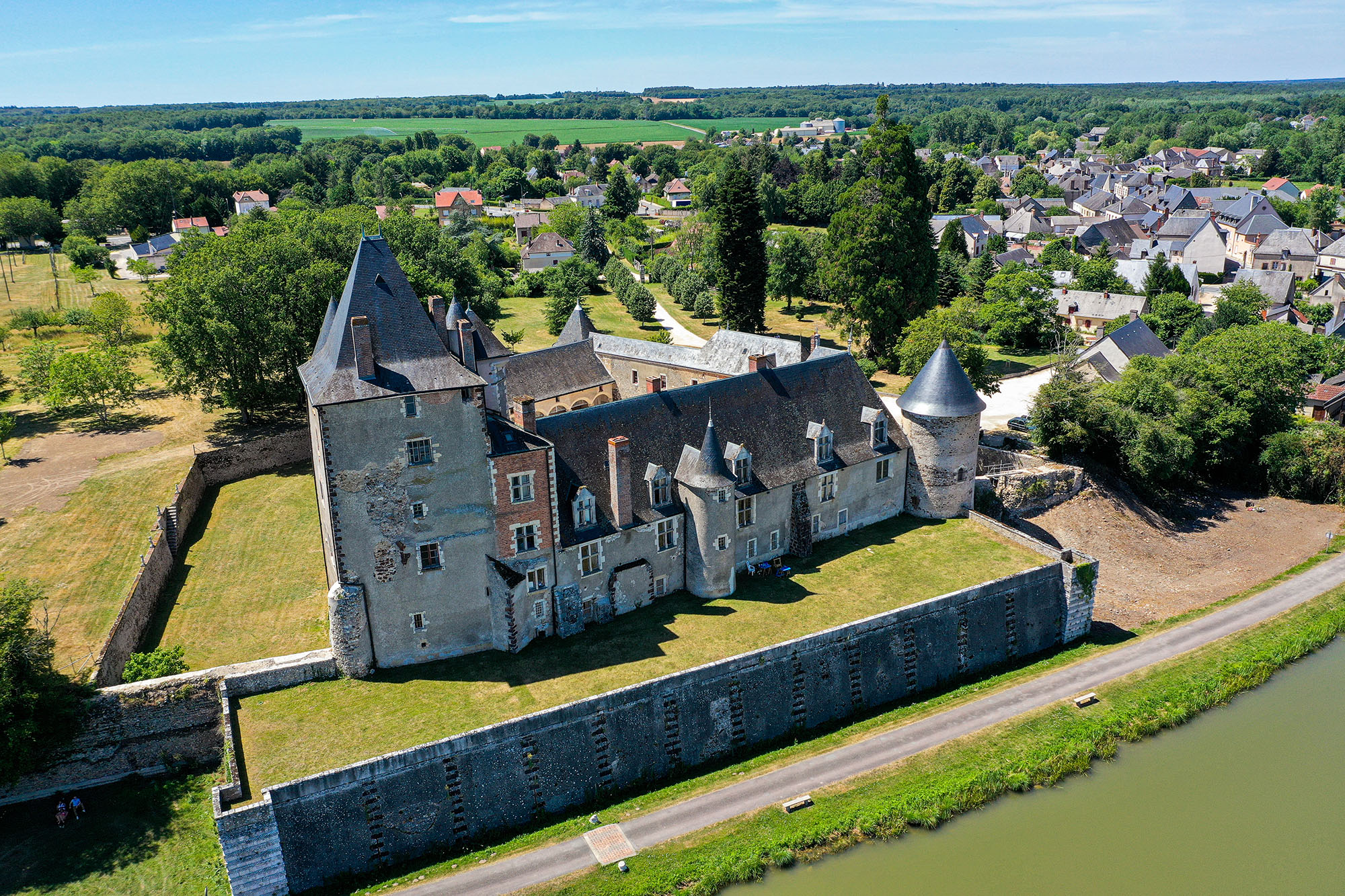 Château de La Chapelle-d’Angillon et Musée Alain-Fournier Image de couverture