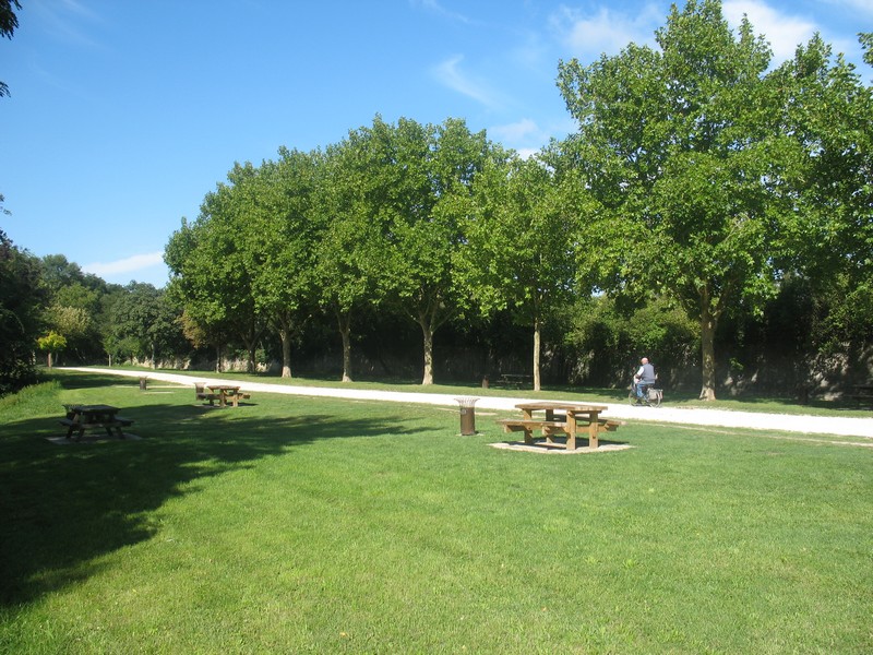 Aire de pique-nique à l'Herbe Verte de Châteauneuf-sur-Loire - photo 3