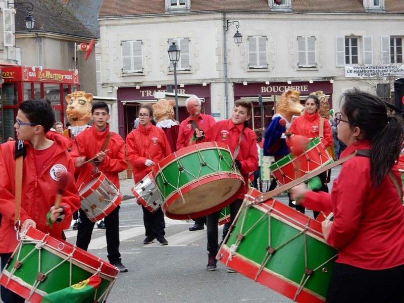 1ère Sortie du Carnaval de Châteauneuf-sur-Loire : Entrons dans les mythes et les légendes (2/2)