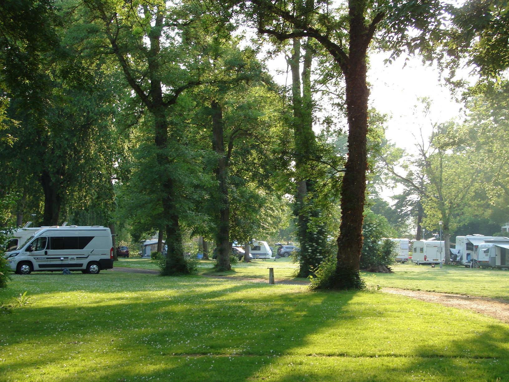 Aire camping-cars au Camping Au Coeur de Vendôme, Vendôme - photo 4