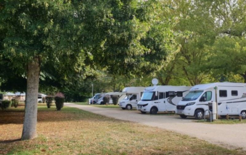 Aire Camping-car Park de Reuilly au Camping de l'Arnon