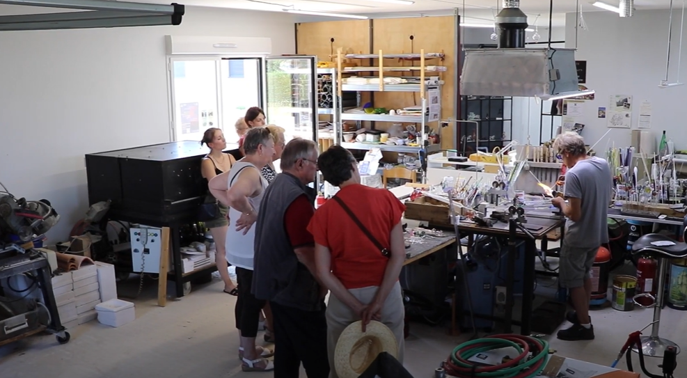 Atelier de fileur et souffleur de verre à la flamme