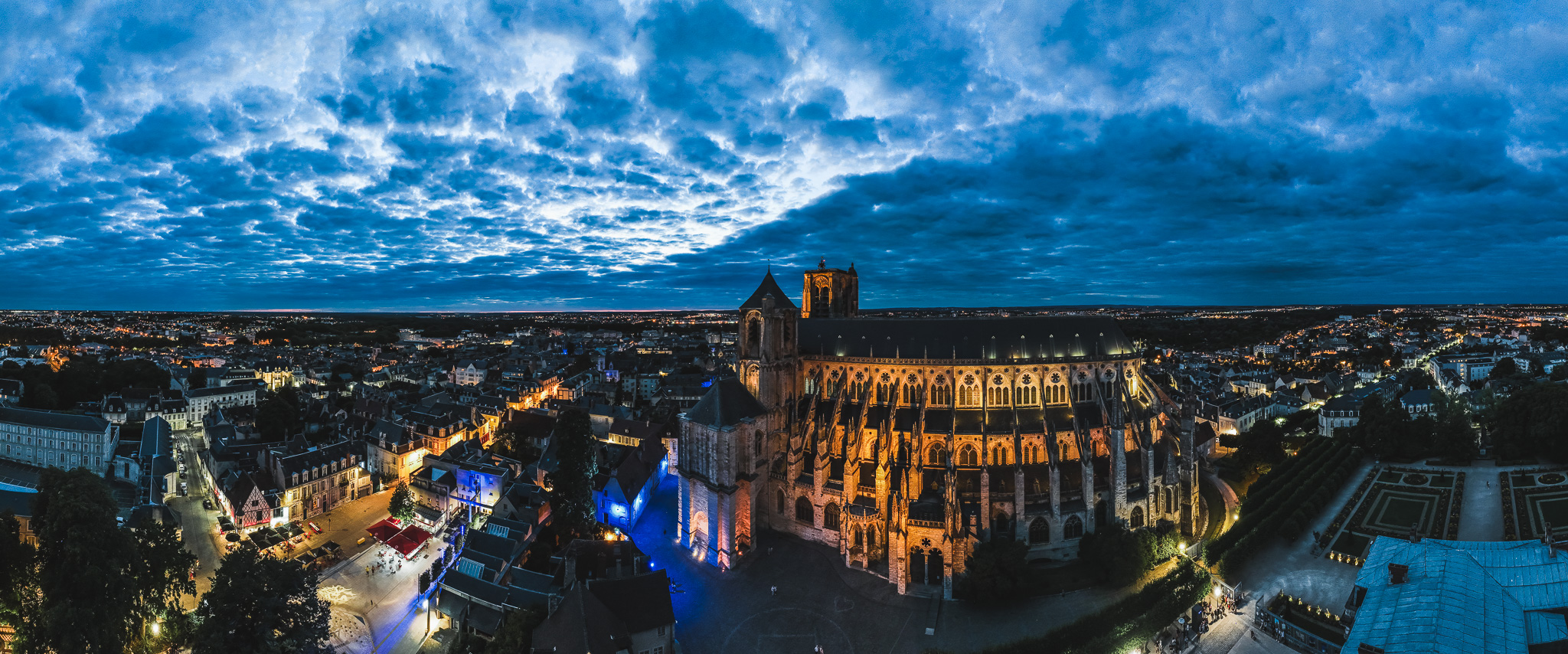 Expérience exclusive : Visite nocturne de la Cathédrale, immersion à la loge des Bâtisseurs et dégustation gourmande