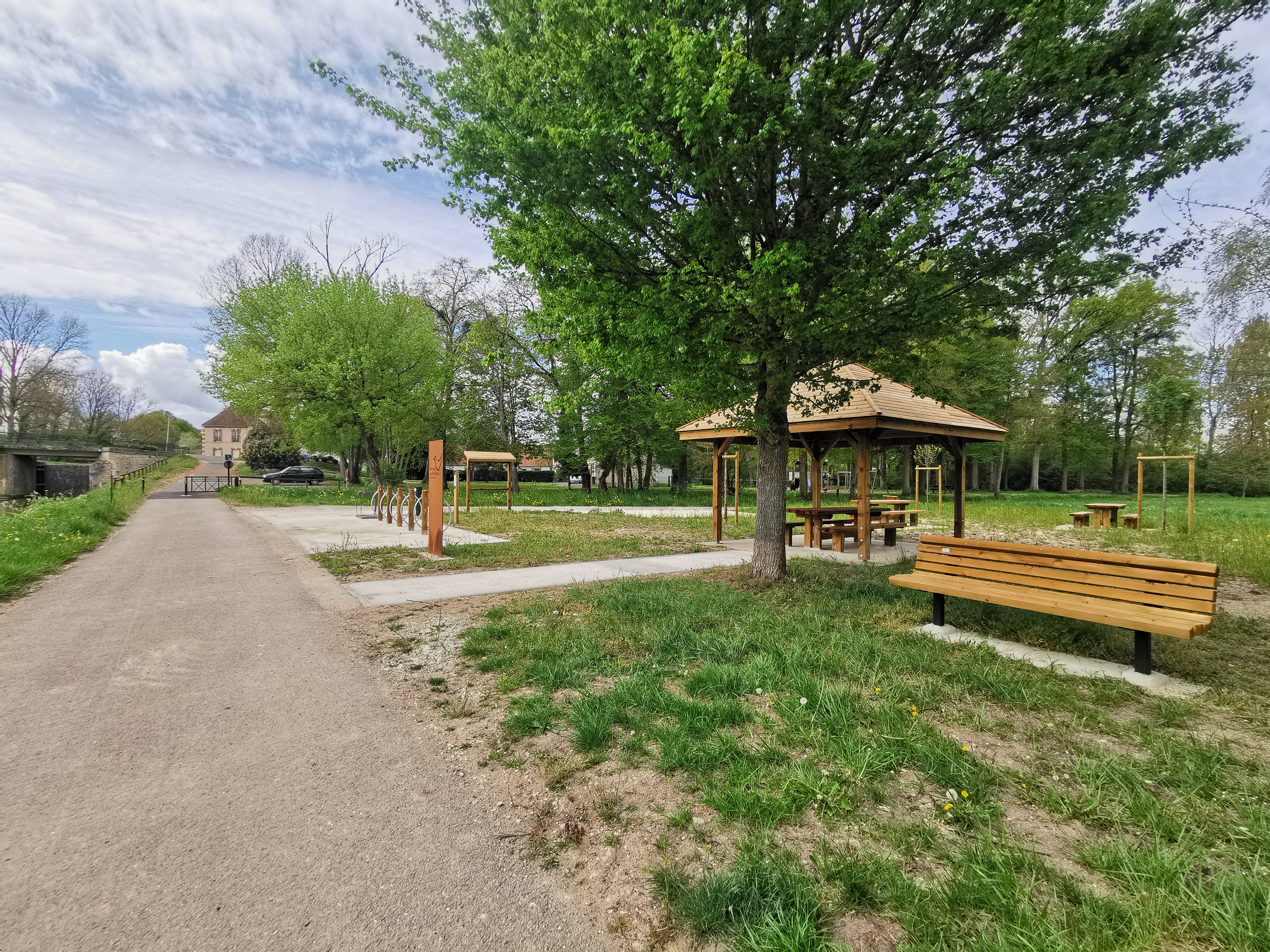 Aire de service du Canal d'Orléans à Chailly-en-Gâtinais