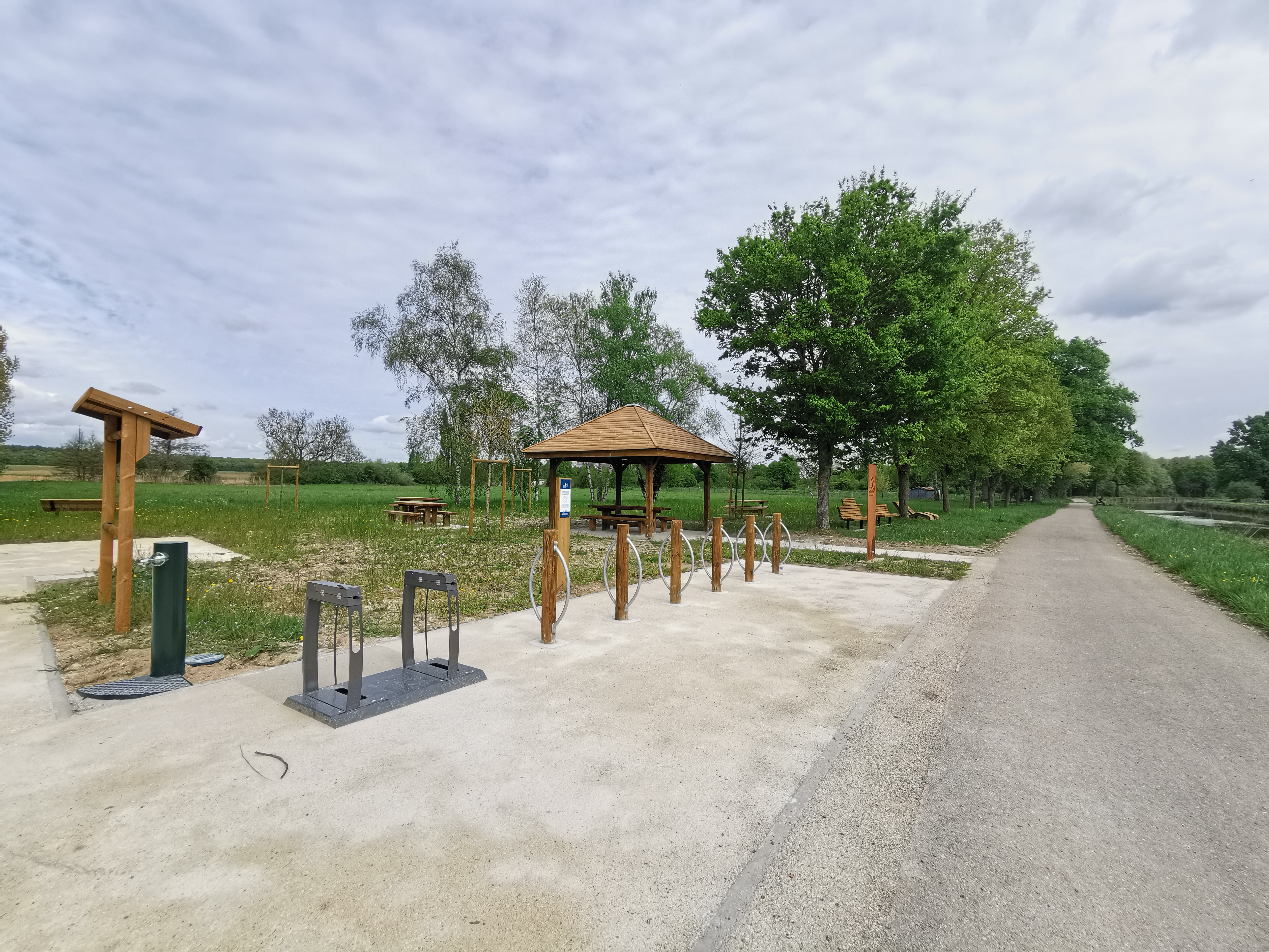 Aire de service du Canal d'Orléans à Chailly-en-Gâtinais, Chailly-en-Gâtinais - photo 2