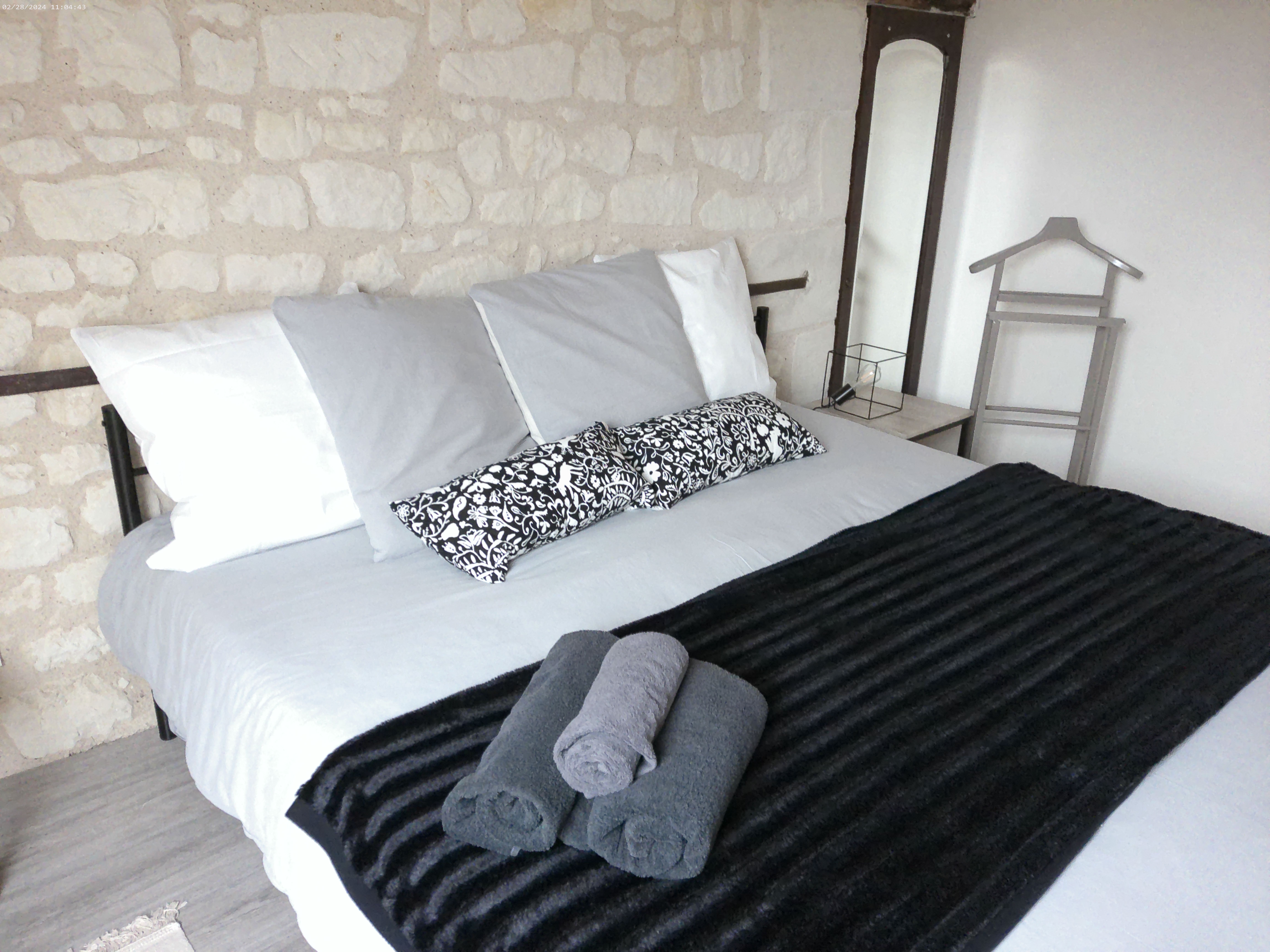 A 2 Pas d'Azay, Neuil - photo 3