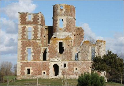 Vestiges du château de l'Isle  France Centre-Val de Loire Loiret Saint-Denis-en-Val 45560