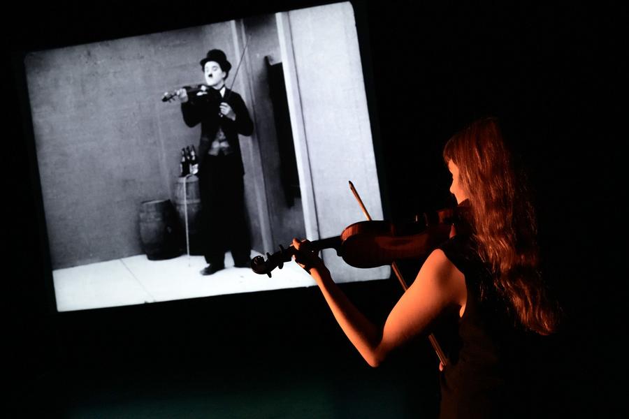 Ciné concert Le Violon de M. Chaplin, Le Blanc