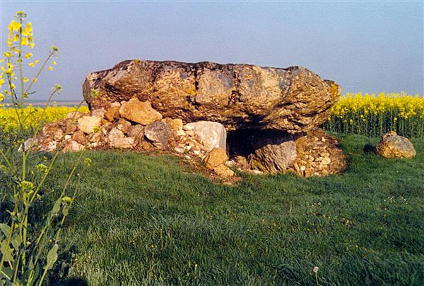 The 'Hys' dolmen