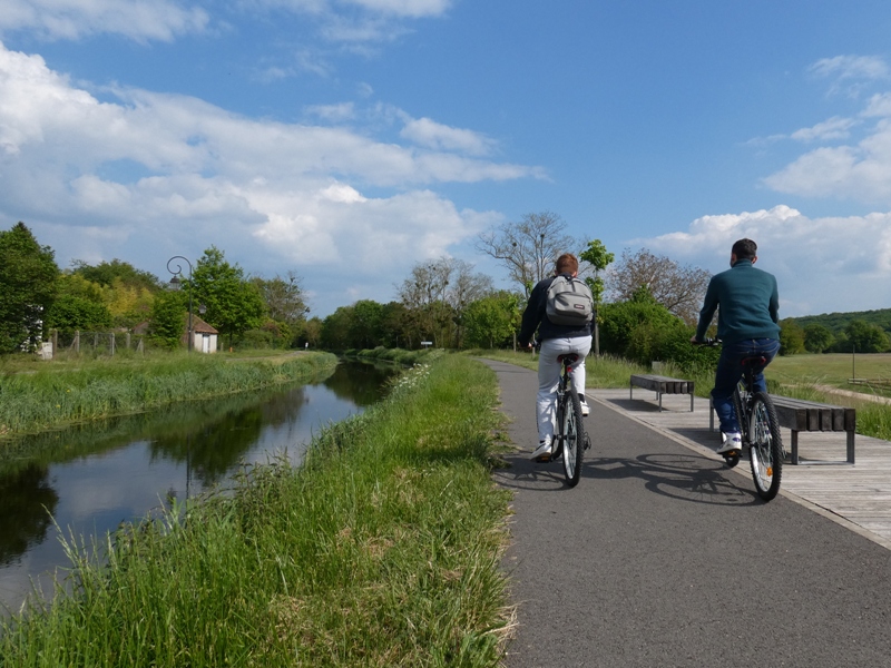 Saint-Jacques à vélo de Marseilles-lès-Aubigny à Châteaumeillant (V56)