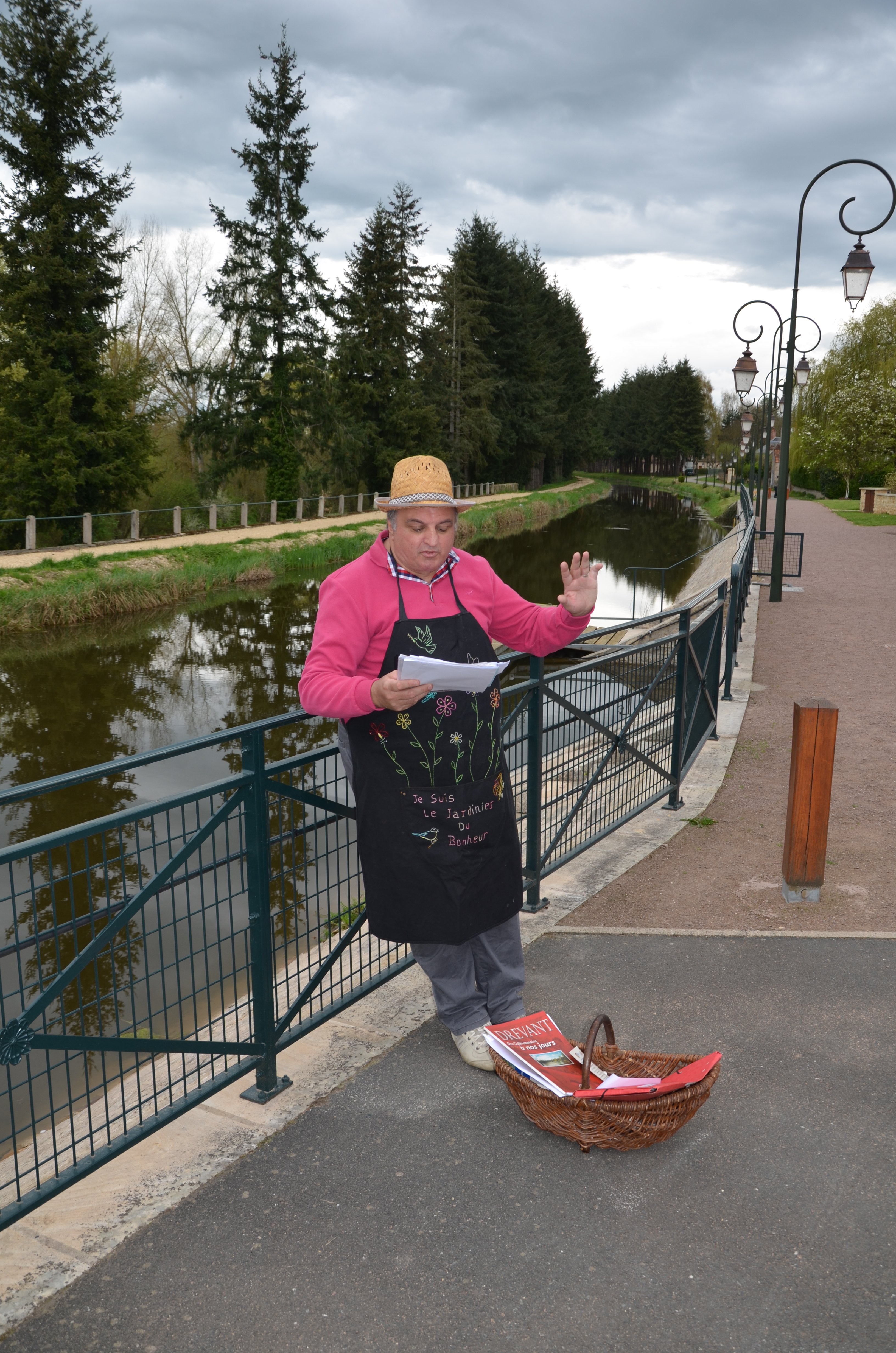 Visite Guidée à pied d'Ainay le Vieil et du Canal de Berry, découverte de la nature et secrets des plantes avec le Poète Enchanteur, Ainay-le-Vieil - photo 10