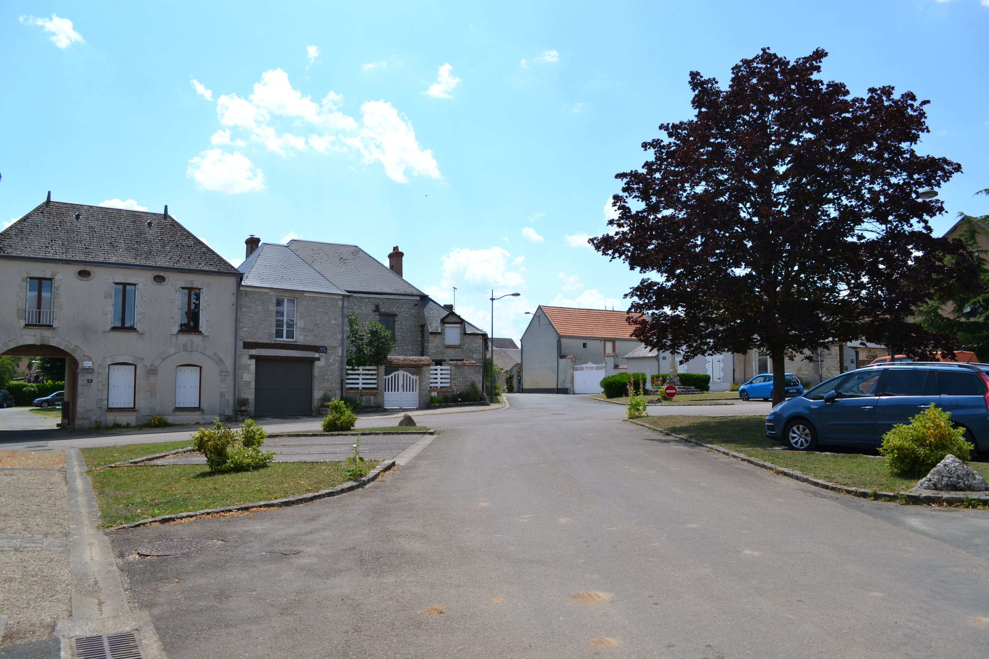Yèvre-la-Ville, Yèvre-la-Ville - photo 2