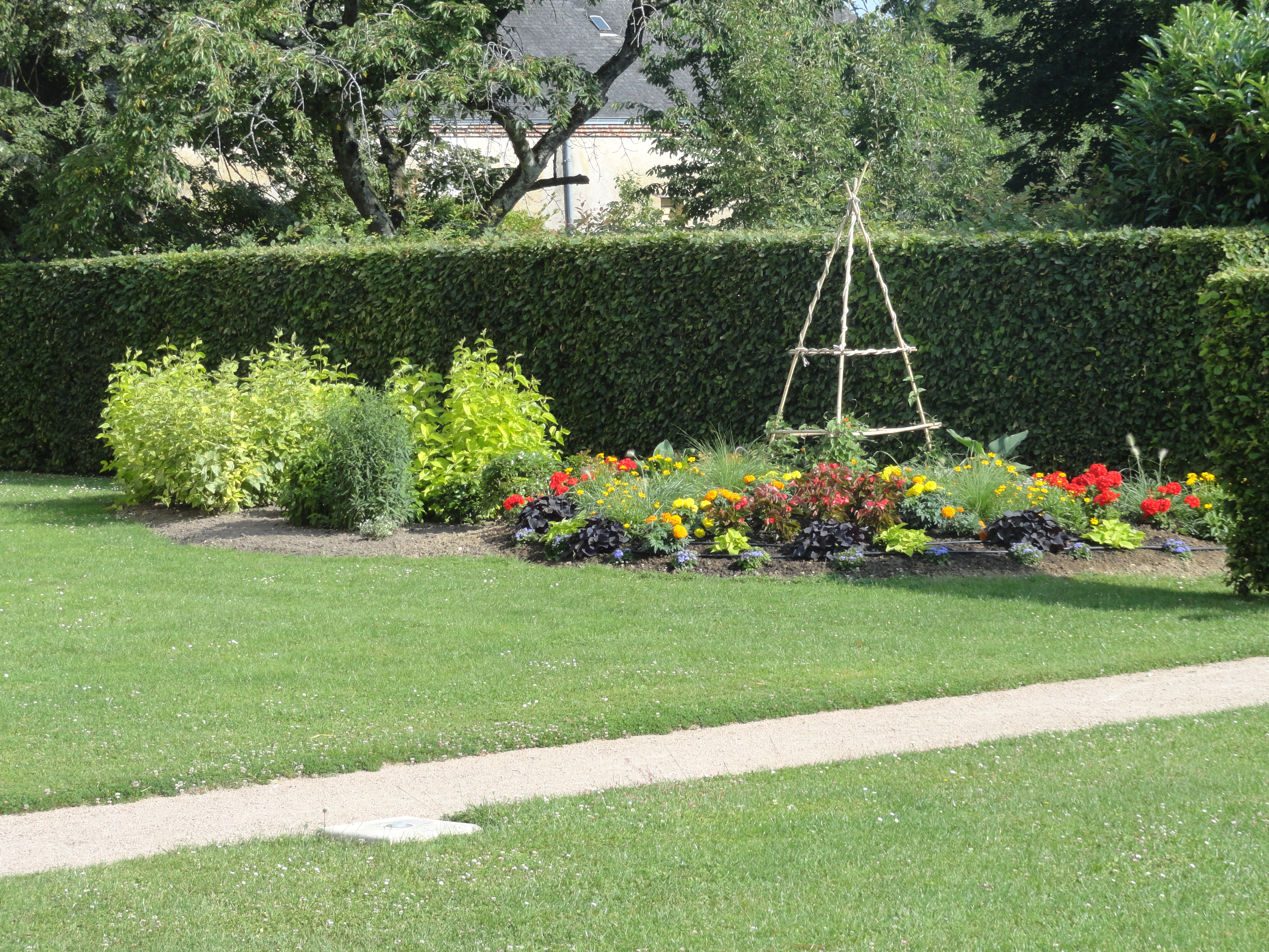 Jardin des Chanoines, Saint-Outrille