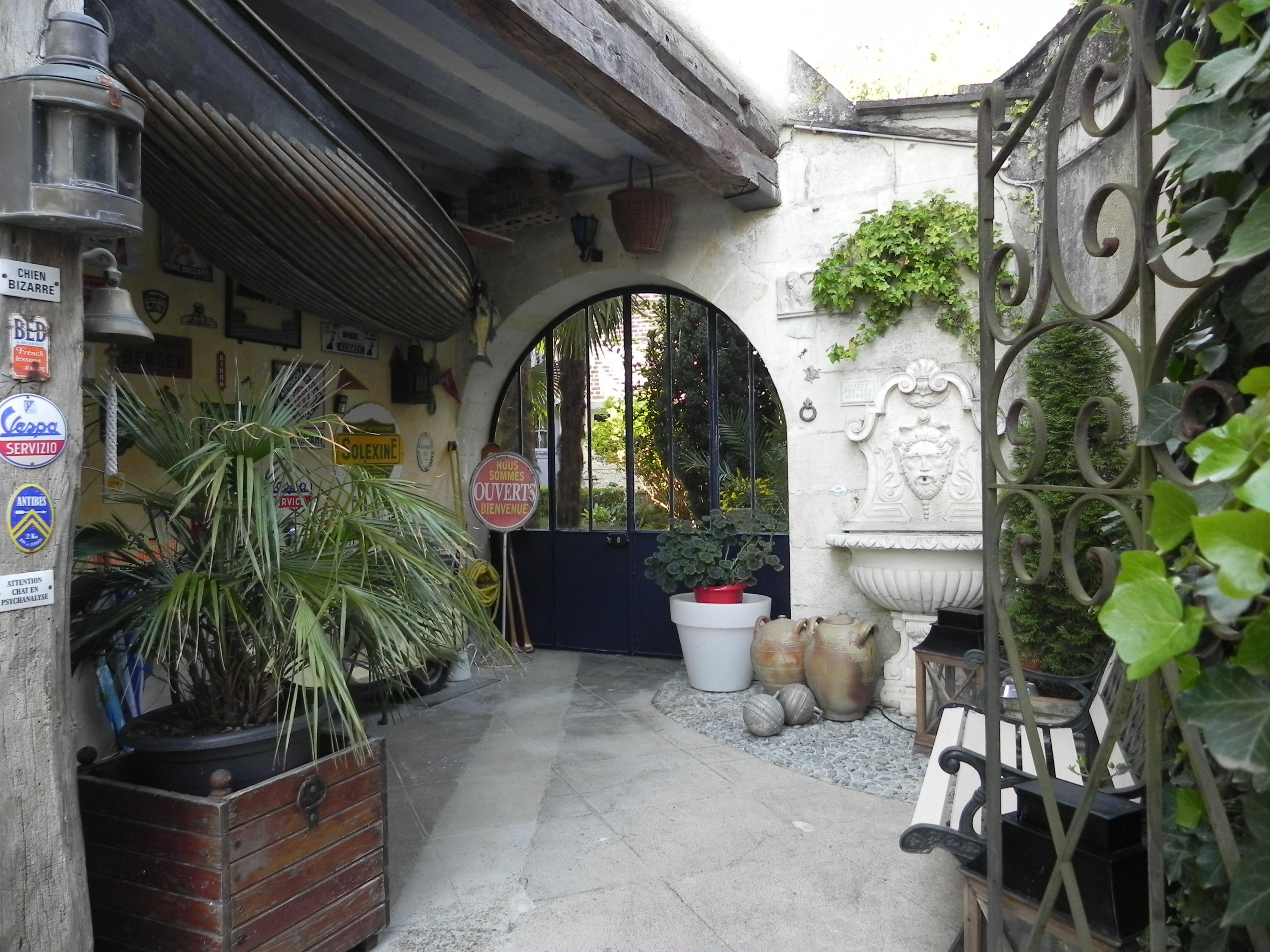 Côte Sud - chambres d'hôtes village troglodyte