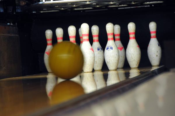 Ensemble de loisirs sportifs (piscine / bowling / squash)