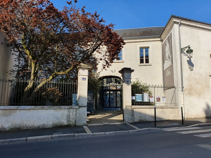 Exterieur-CERCIL--Orleans-Val-de-Loire-Tourisme-min