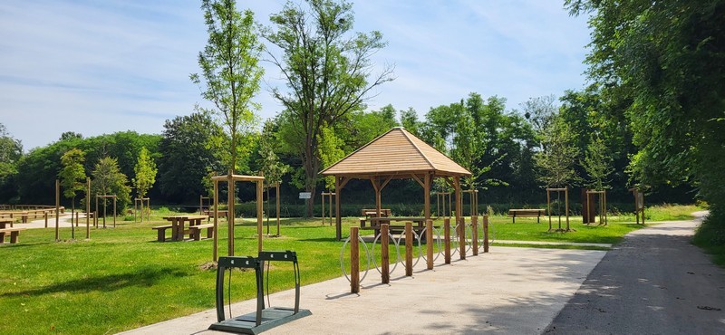 Aire de service du Canal d'Orléans au Tournement de Fay-aux-Loges