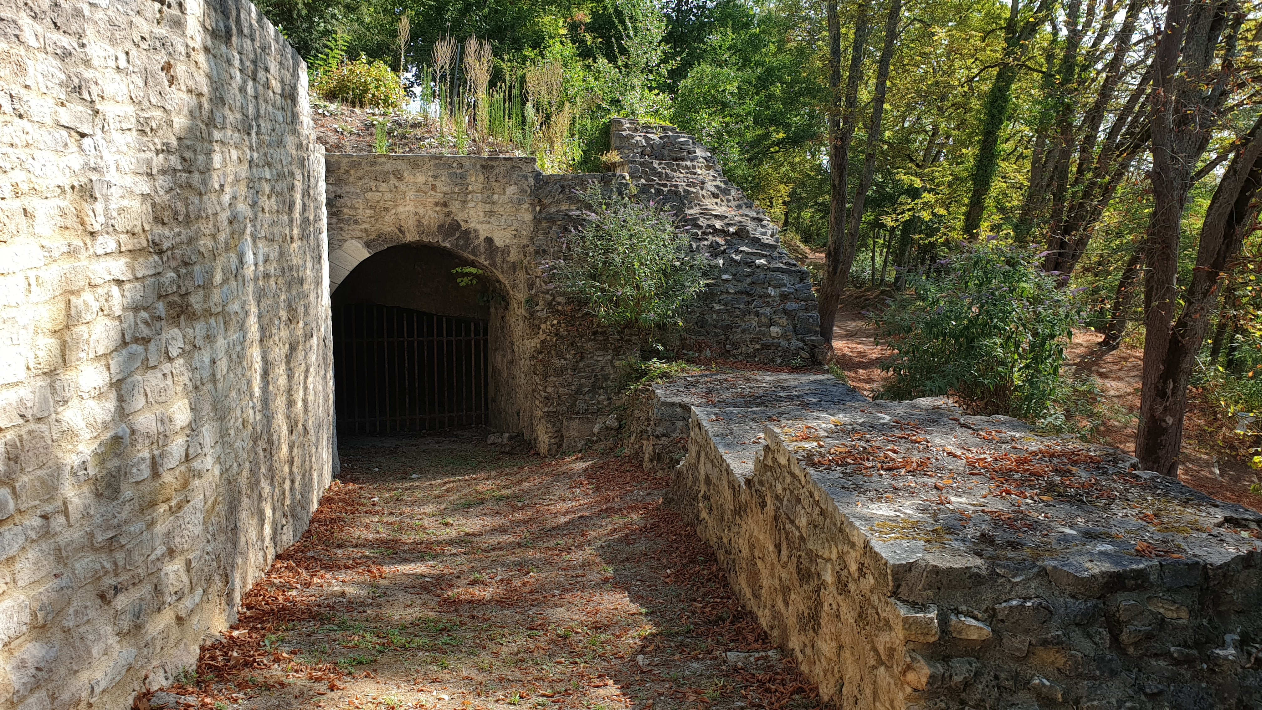 Forteresse de Montrond, Saint-Amand-Montrond - photo 2